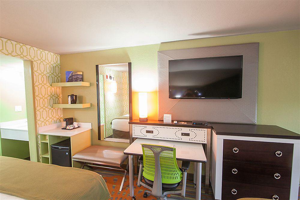 Holiday Inn Express Atlanta Galleria-Ballpark Area By Ihg Smyrna Esterno foto