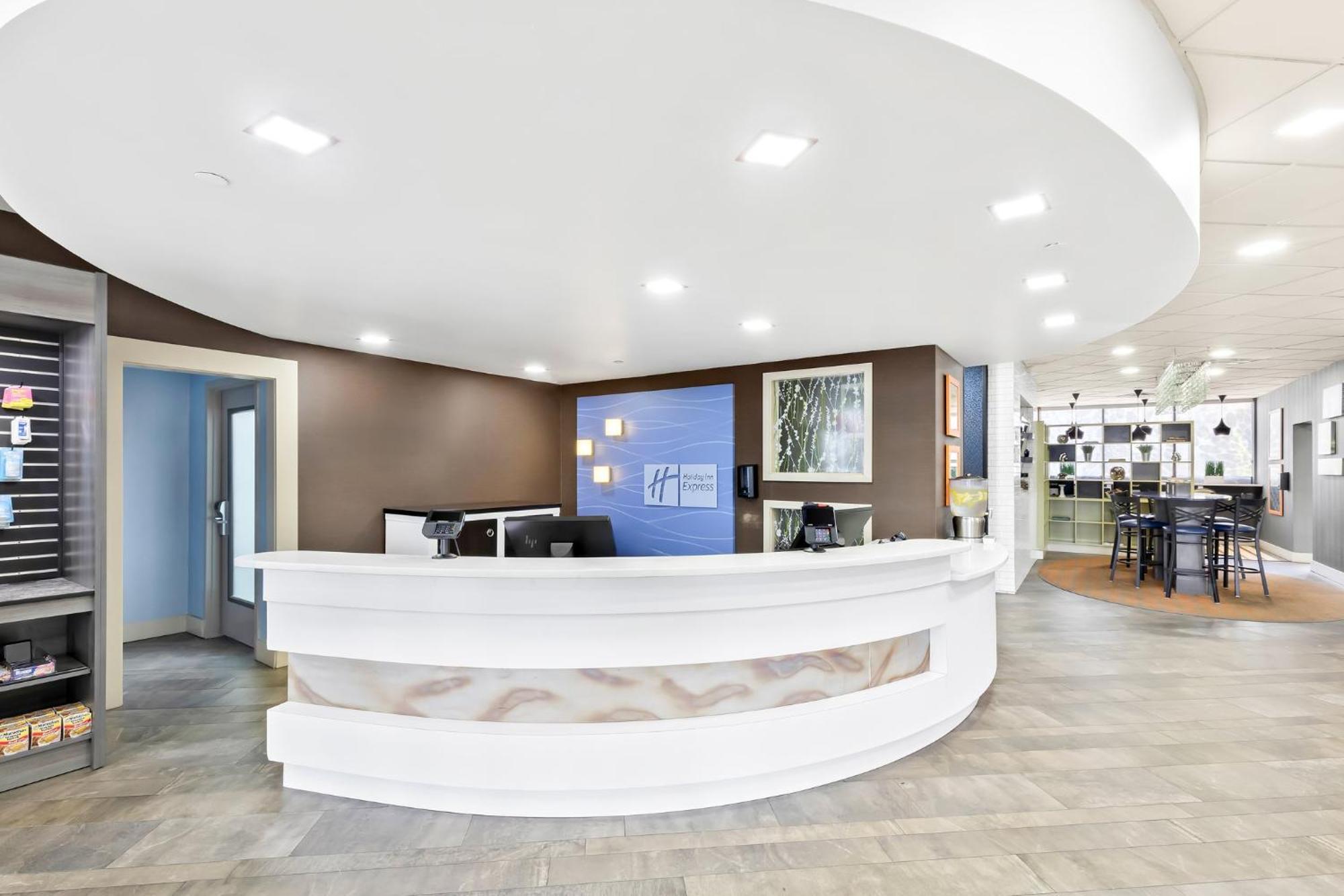 Holiday Inn Express Atlanta Galleria-Ballpark Area By Ihg Smyrna Esterno foto
