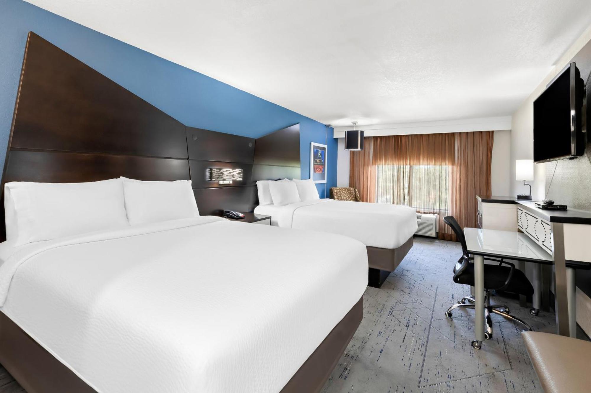 Holiday Inn Express Atlanta Galleria-Ballpark Area By Ihg Smyrna Esterno foto