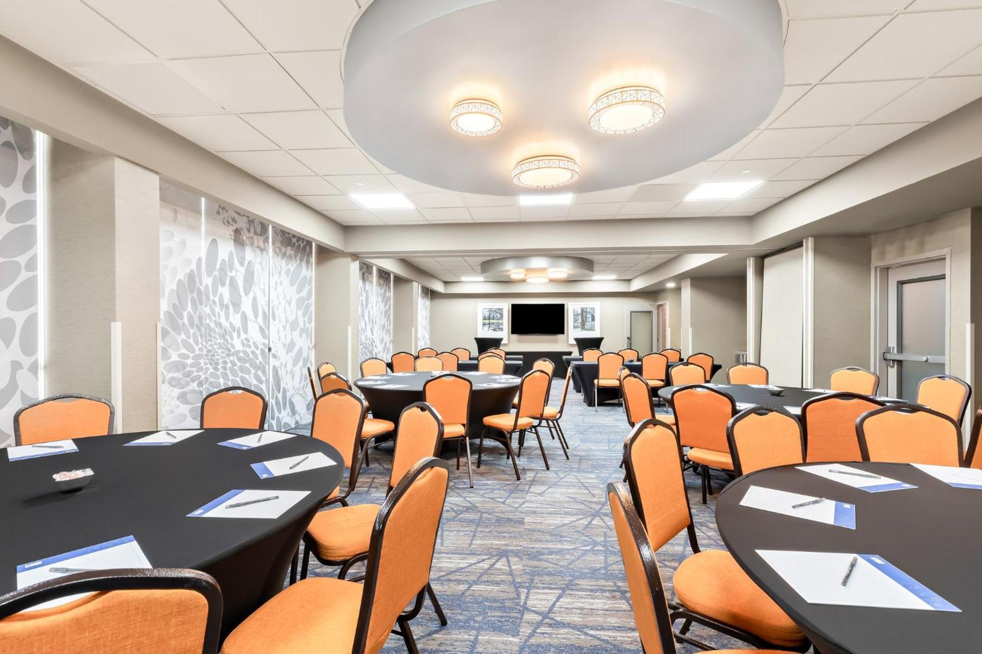 Holiday Inn Express Atlanta Galleria-Ballpark Area By Ihg Smyrna Esterno foto