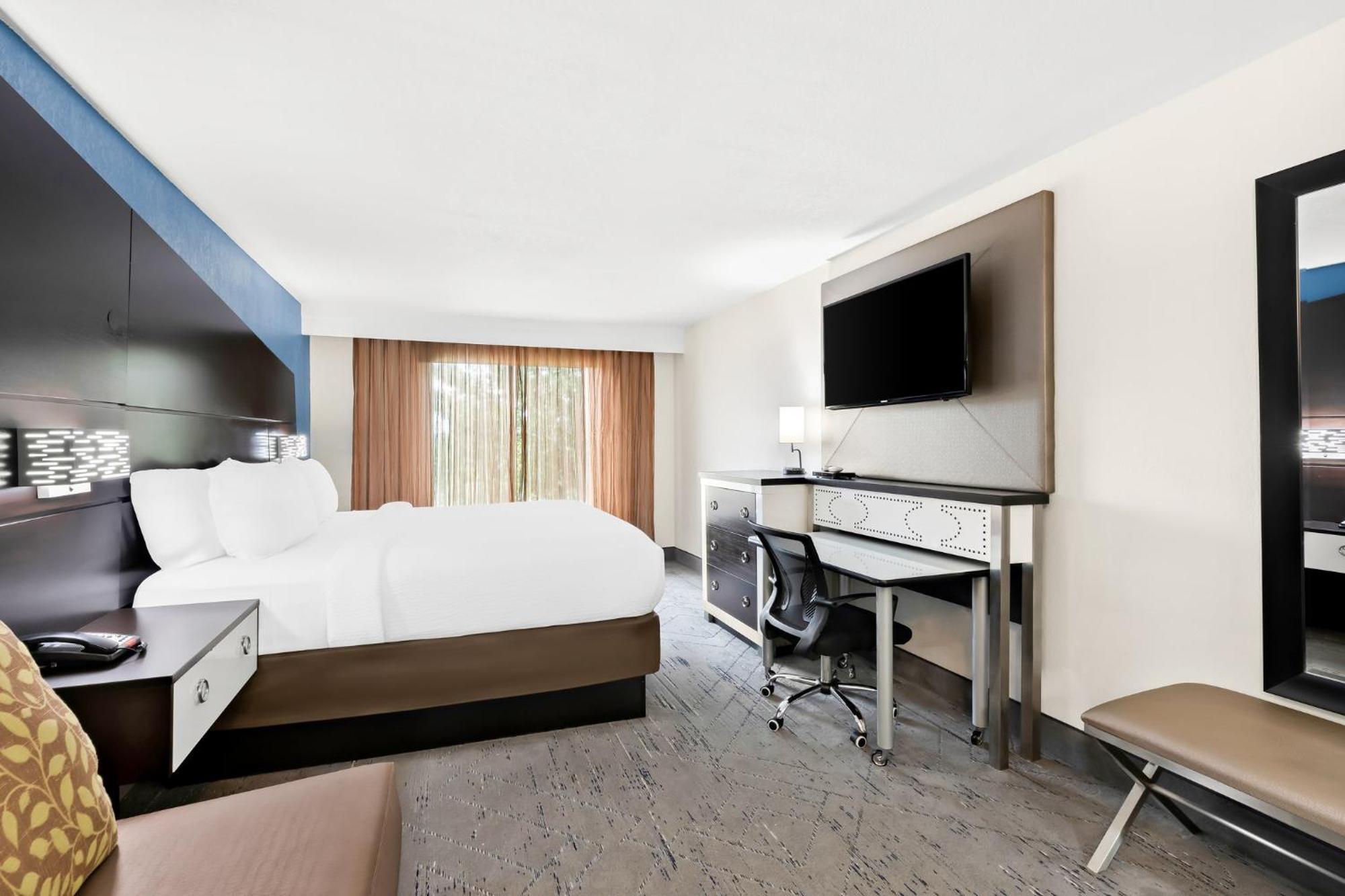 Holiday Inn Express Atlanta Galleria-Ballpark Area By Ihg Smyrna Esterno foto