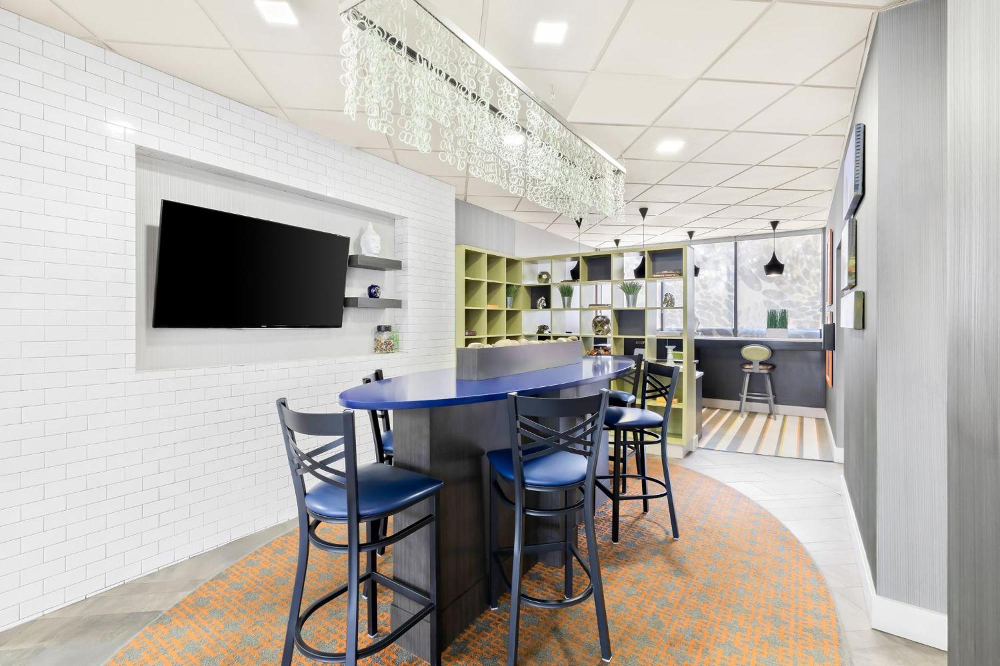 Holiday Inn Express Atlanta Galleria-Ballpark Area By Ihg Smyrna Esterno foto