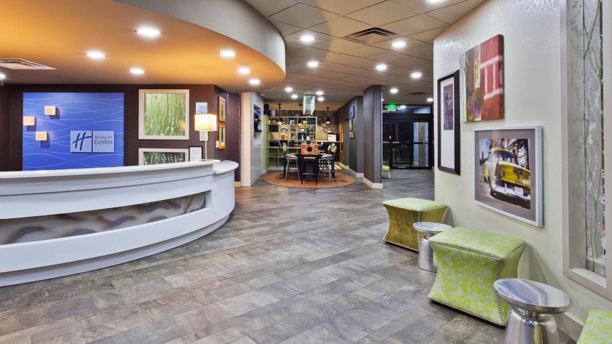 Holiday Inn Express Atlanta Galleria-Ballpark Area By Ihg Smyrna Esterno foto