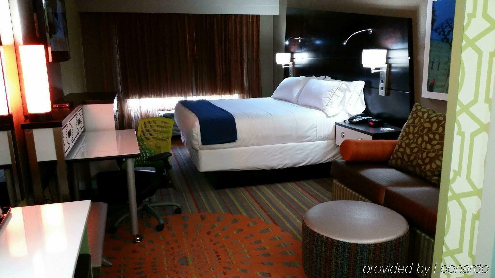 Holiday Inn Express Atlanta Galleria-Ballpark Area By Ihg Smyrna Esterno foto