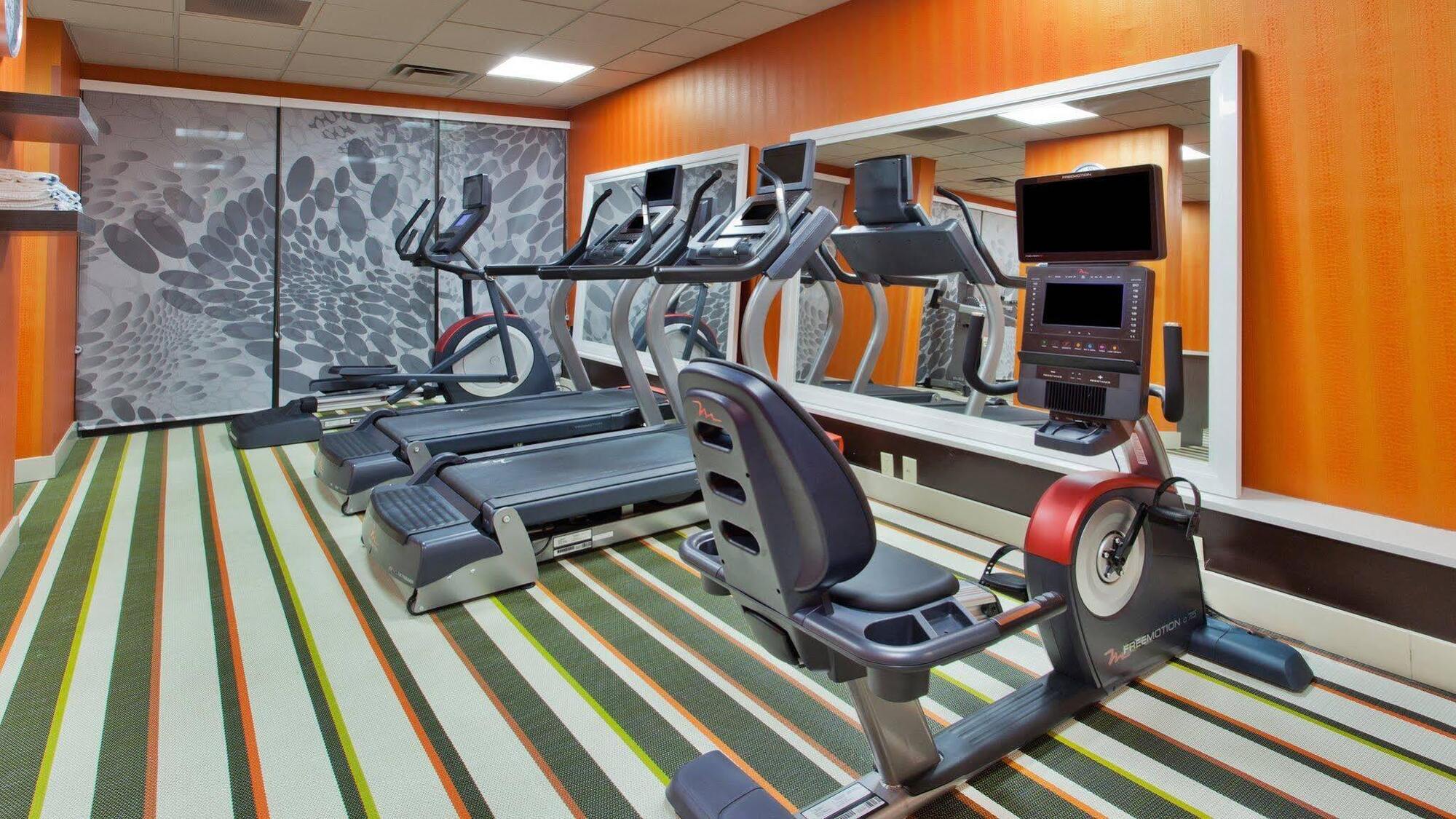 Holiday Inn Express Atlanta Galleria-Ballpark Area By Ihg Smyrna Esterno foto