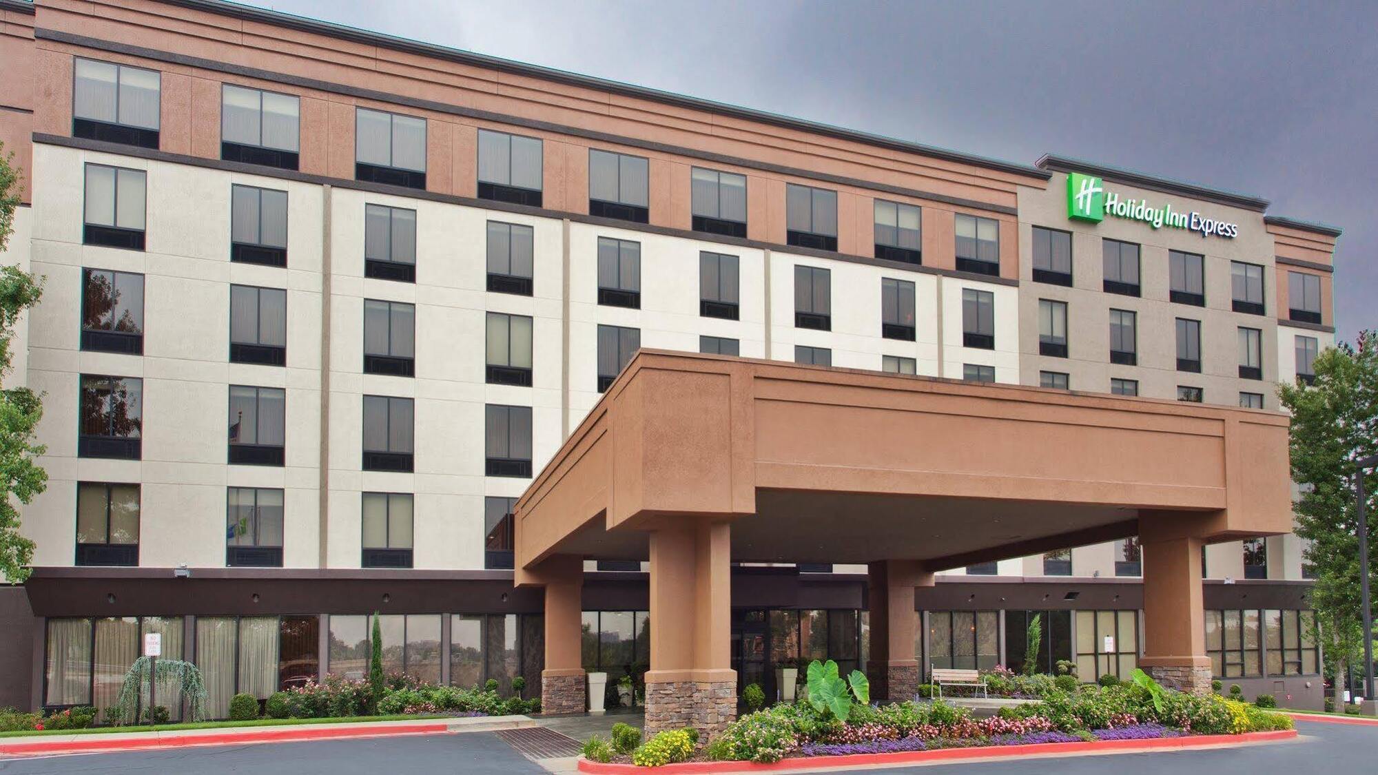 Holiday Inn Express Atlanta Galleria-Ballpark Area By Ihg Smyrna Esterno foto