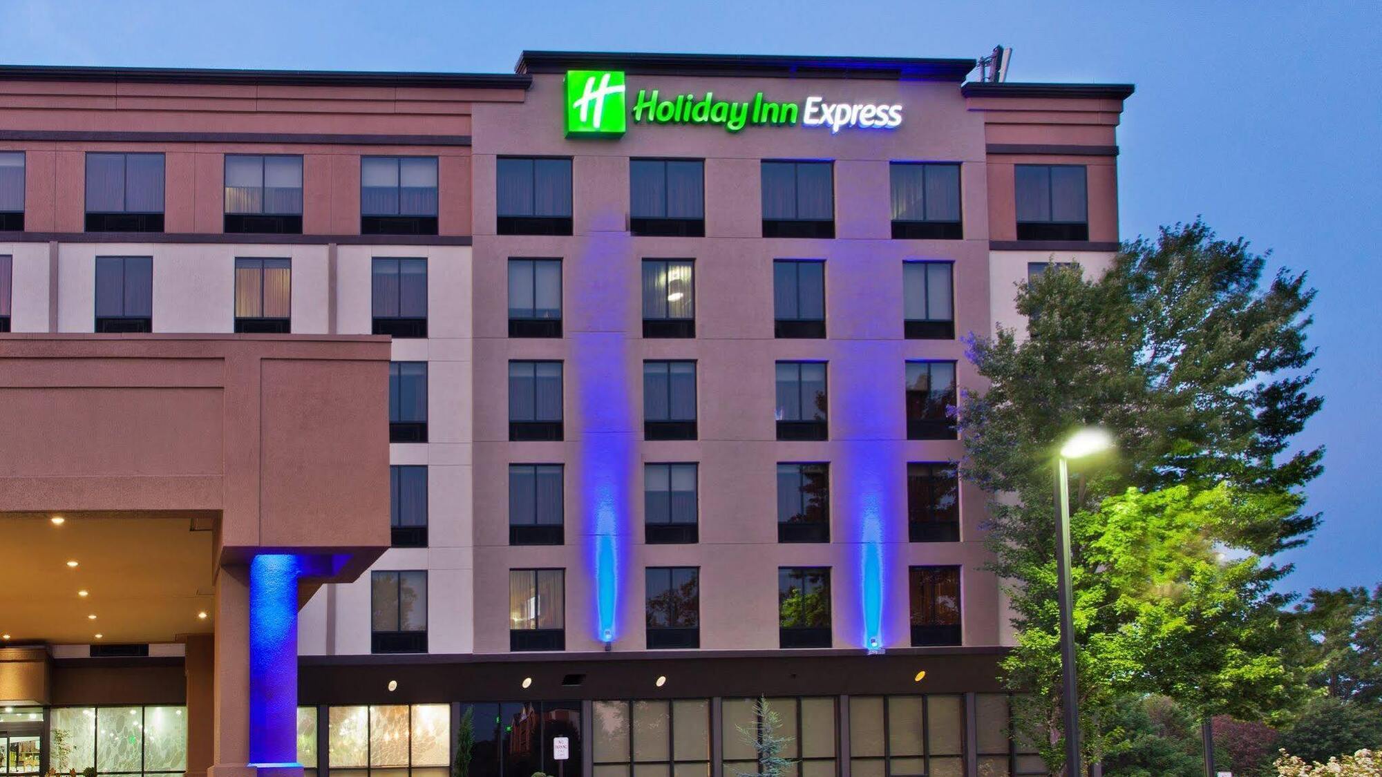Holiday Inn Express Atlanta Galleria-Ballpark Area By Ihg Smyrna Esterno foto