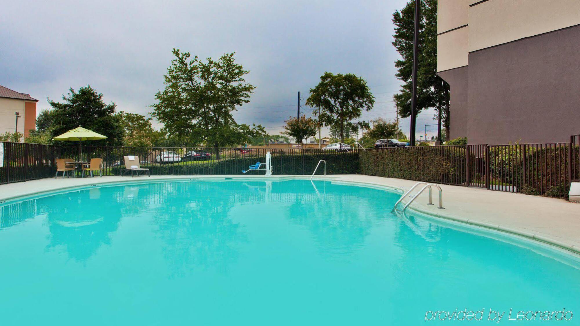 Holiday Inn Express Atlanta Galleria-Ballpark Area By Ihg Smyrna Esterno foto